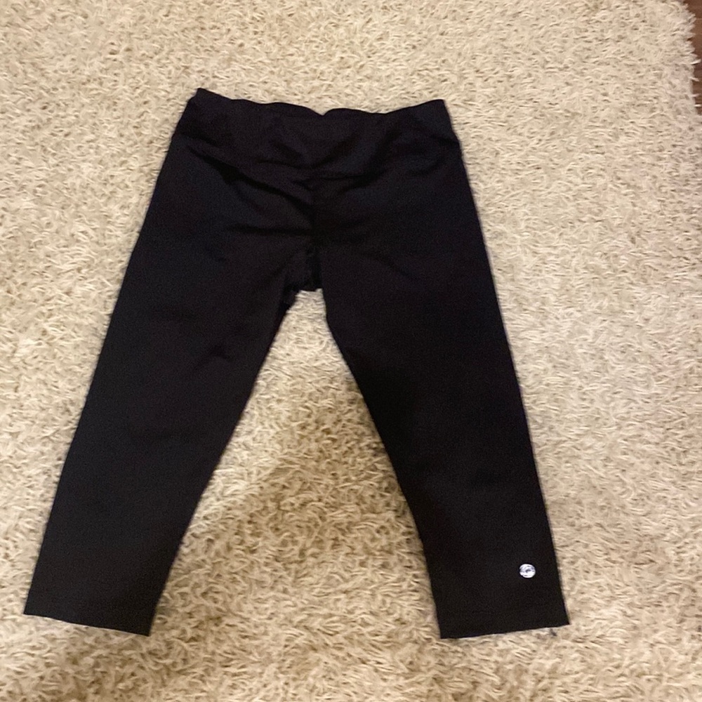 ❤️❤️Bally knee length leggings. Great condition! Size Medium